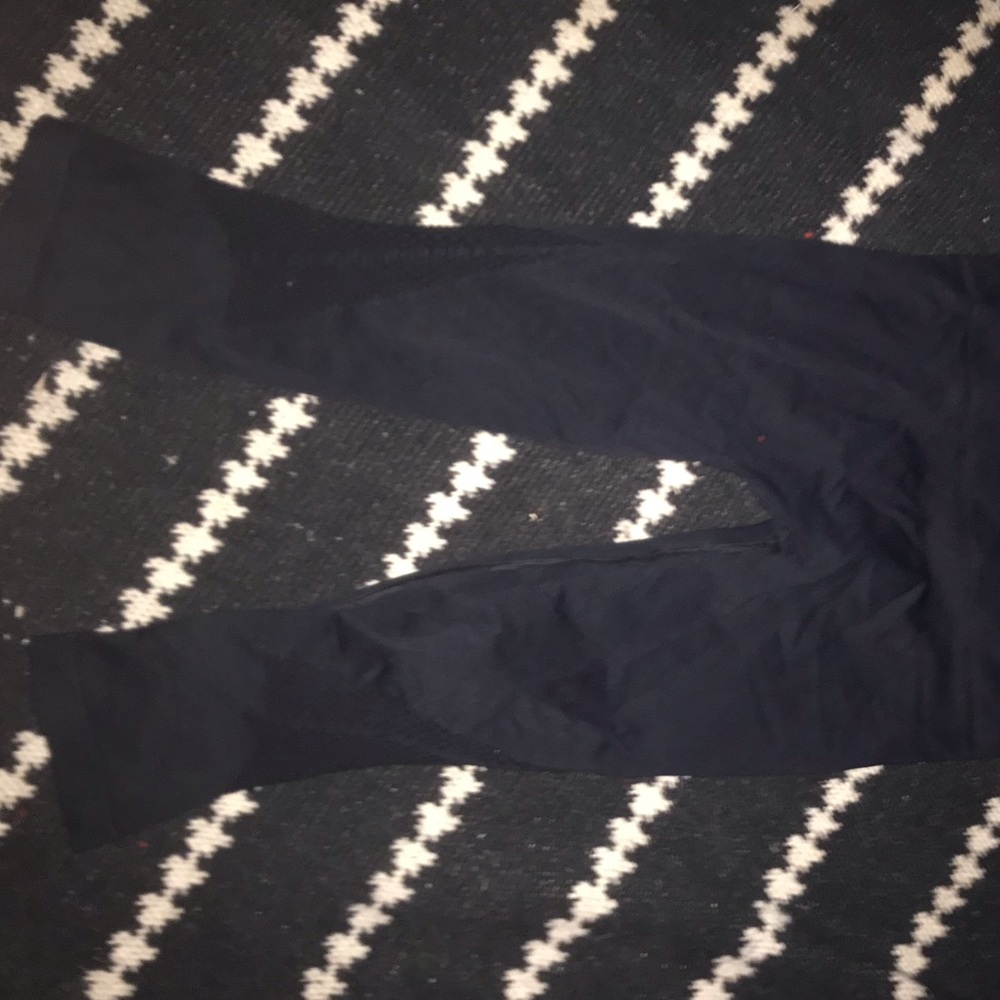 athleta high waisted spandex compression capris(M) - Picture 7 of 8